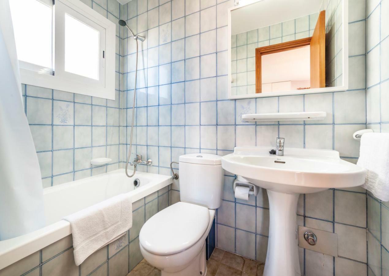 Apartamentos Charlys Can Picafort Кан Пикафорт Екстериор снимка