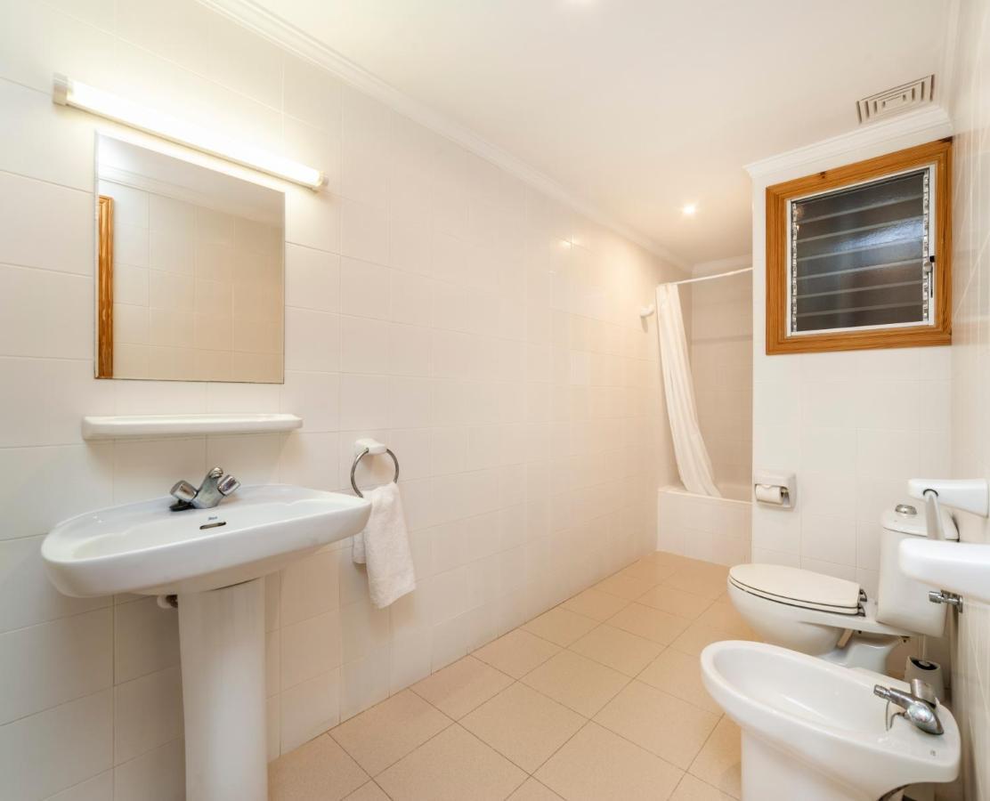 Apartamentos Charlys Can Picafort Кан Пикафорт Екстериор снимка