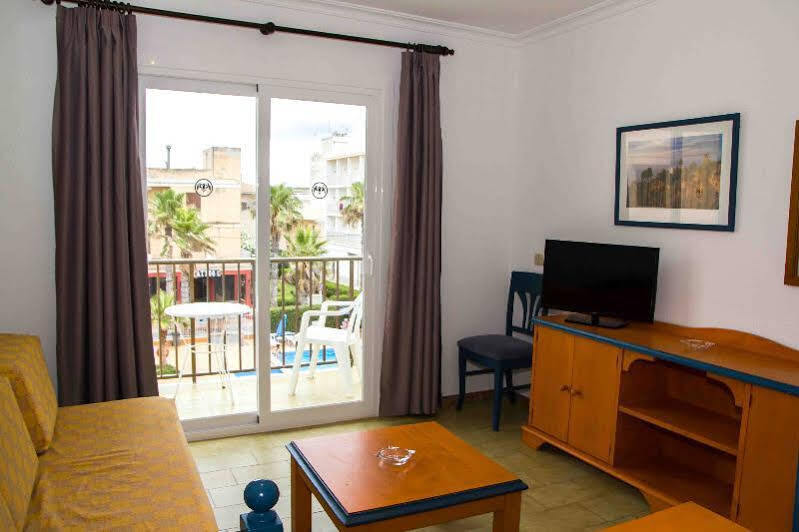 Apartamentos Charlys Can Picafort Кан Пикафорт Екстериор снимка