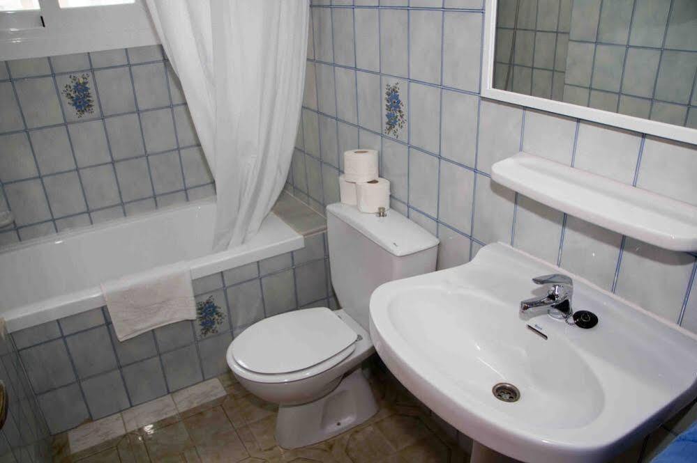 Apartamentos Charlys Can Picafort Кан Пикафорт Екстериор снимка