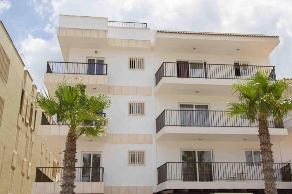 Apartamentos Charlys Can Picafort Кан Пикафорт Екстериор снимка