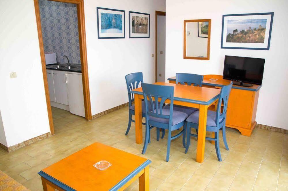 Apartamentos Charlys Can Picafort Кан Пикафорт Екстериор снимка
