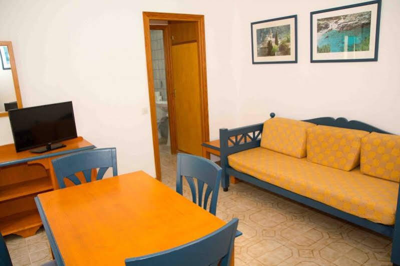 Apartamentos Charlys Can Picafort Кан Пикафорт Екстериор снимка