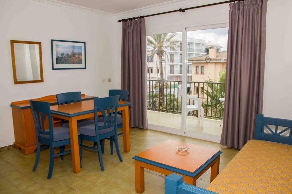 Apartamentos Charlys Can Picafort Кан Пикафорт Екстериор снимка